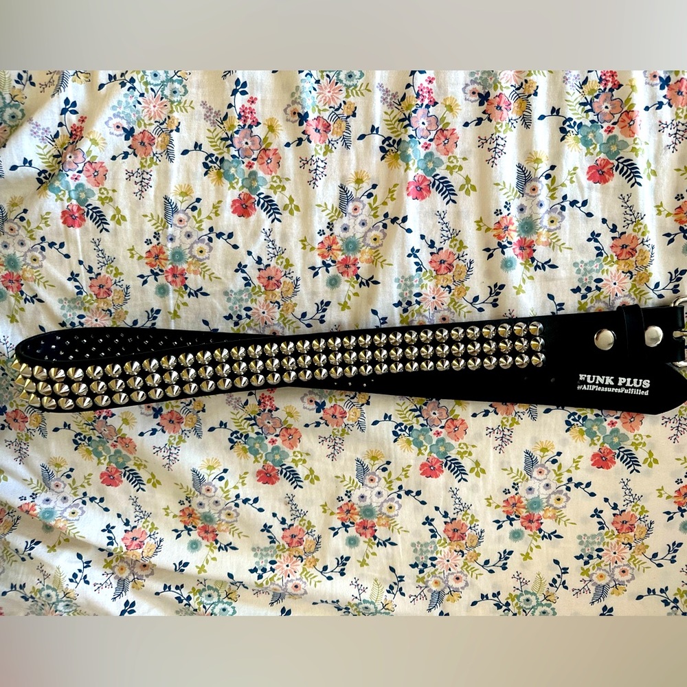 Three-Row Cone Studded Belt